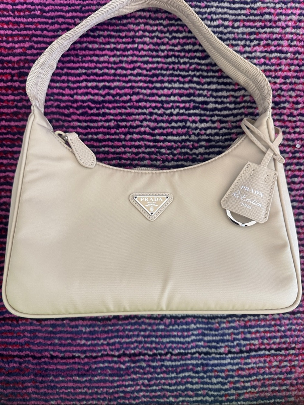 Prada Beige Nylon Shoulder Bag with Leather Tag- re-edition 2000 - Picture 4 of 9